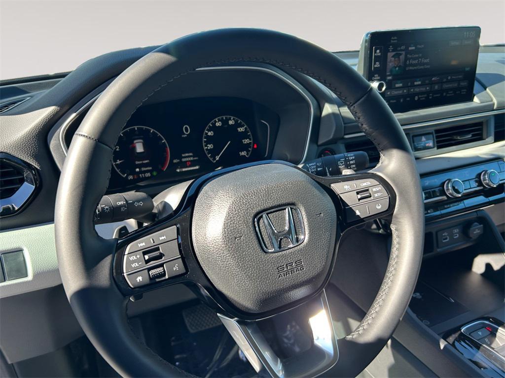 new 2025 Honda Pilot car, priced at $47,825