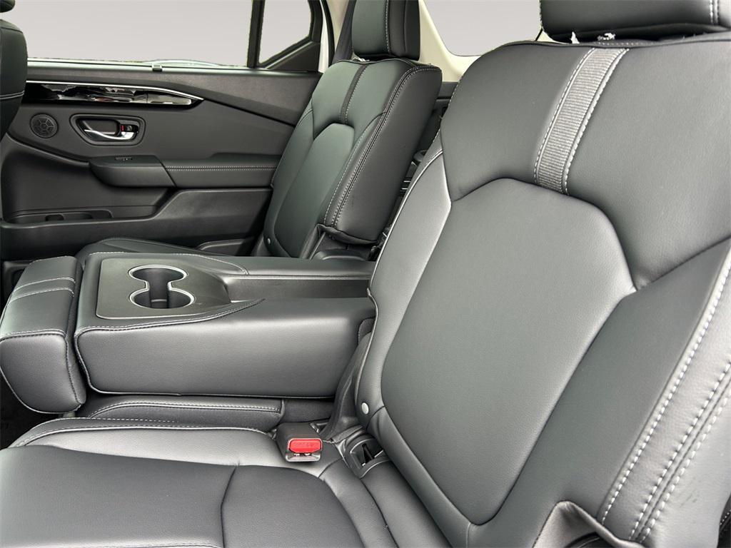 new 2025 Honda Pilot car, priced at $47,550