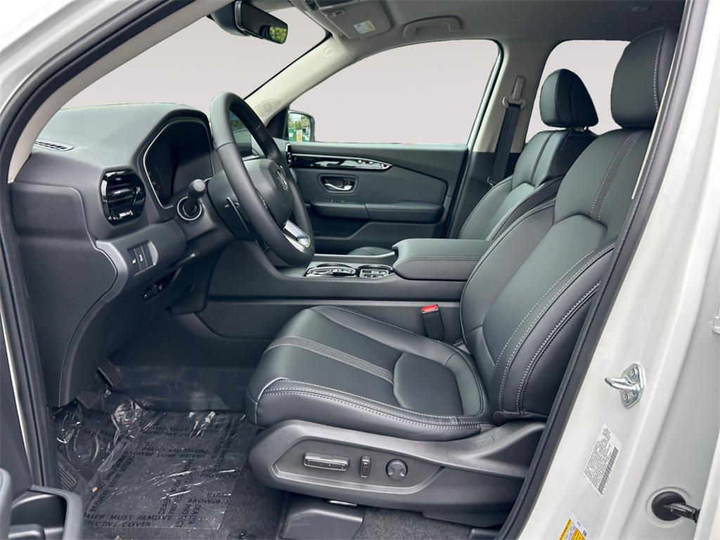 new 2025 Honda Pilot car, priced at $47,550