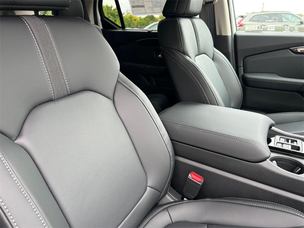 new 2025 Honda Pilot car, priced at $47,550