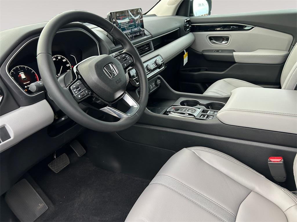 new 2025 Honda Pilot car, priced at $47,095
