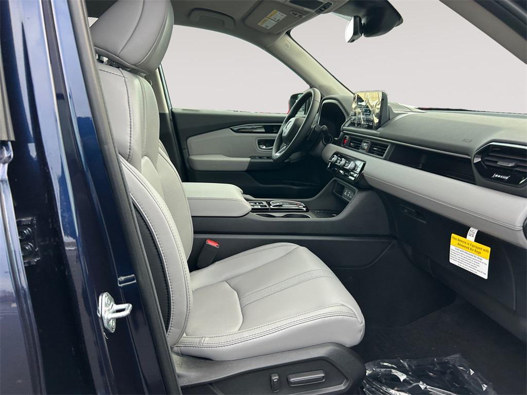 new 2025 Honda Pilot car, priced at $47,095
