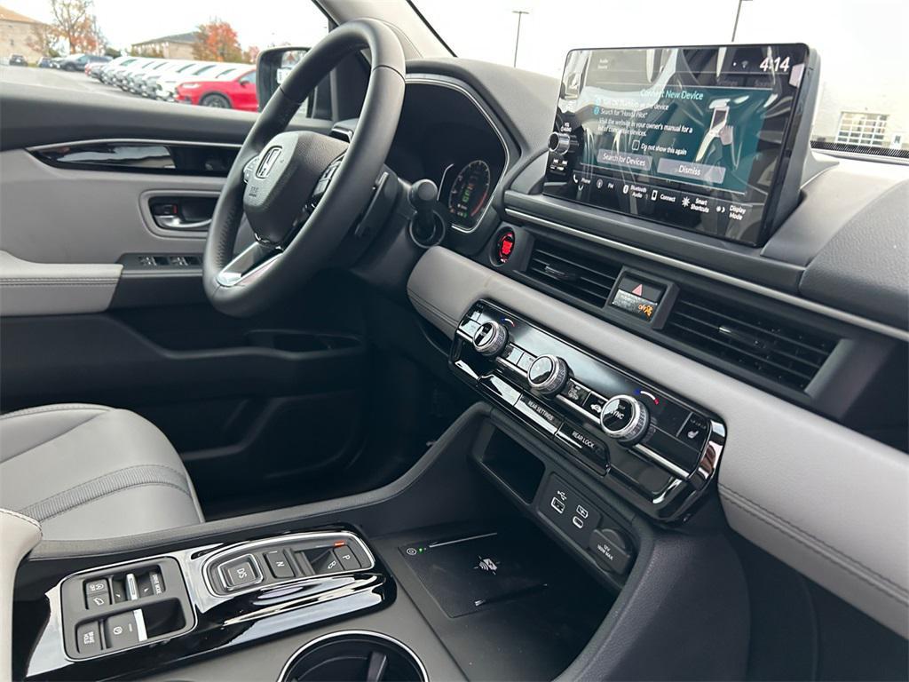 new 2025 Honda Pilot car, priced at $47,095