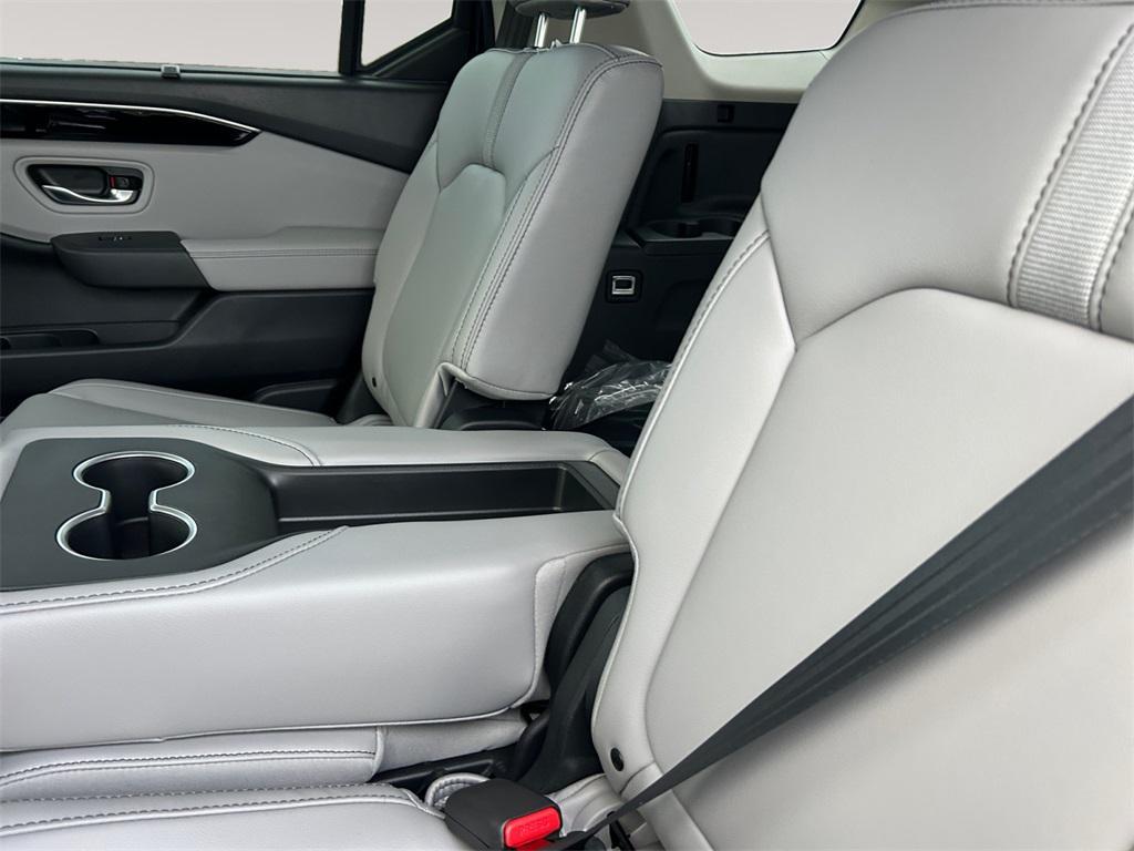 new 2025 Honda Pilot car, priced at $47,095