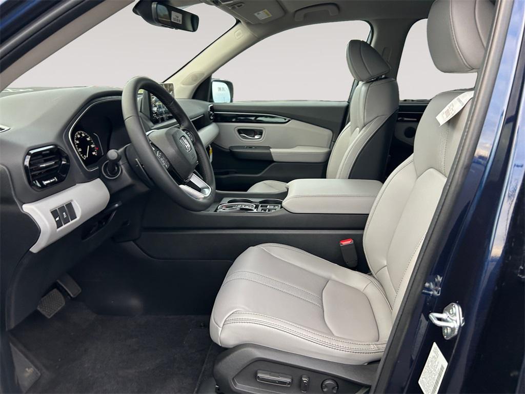 new 2025 Honda Pilot car, priced at $47,095