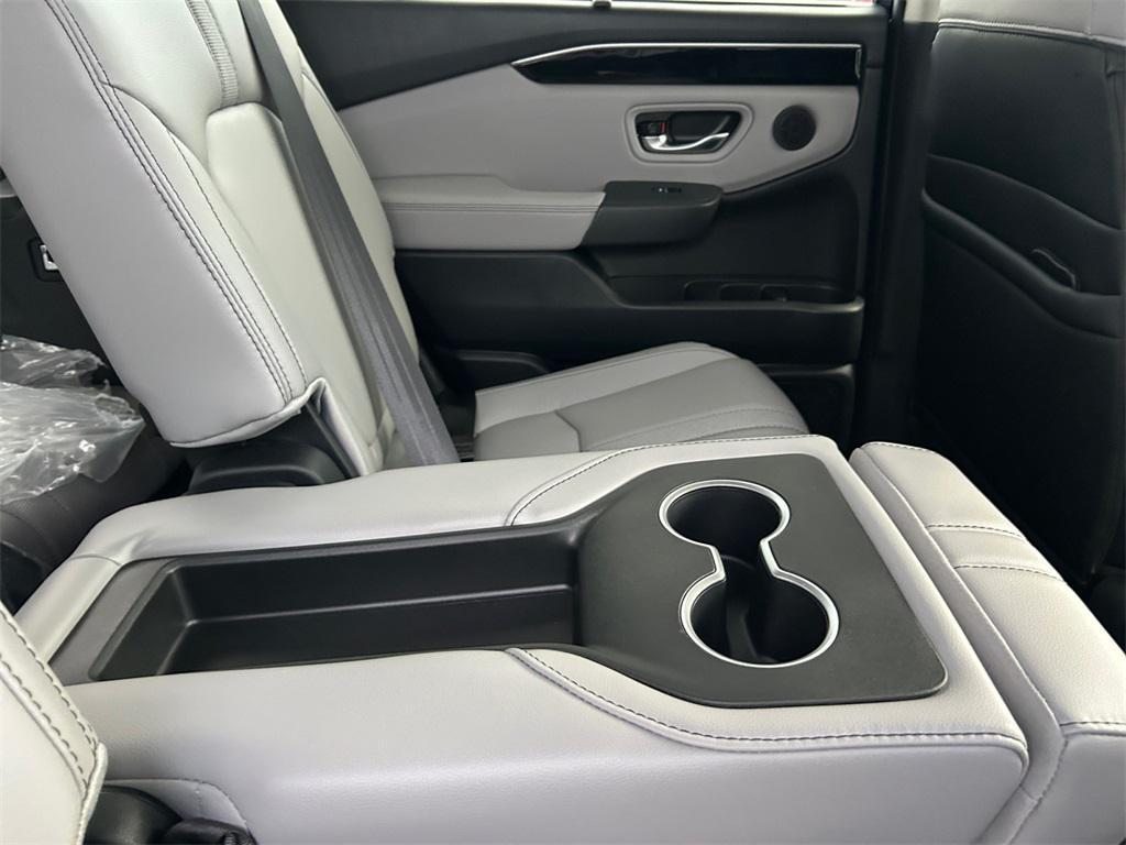 new 2025 Honda Pilot car, priced at $47,095