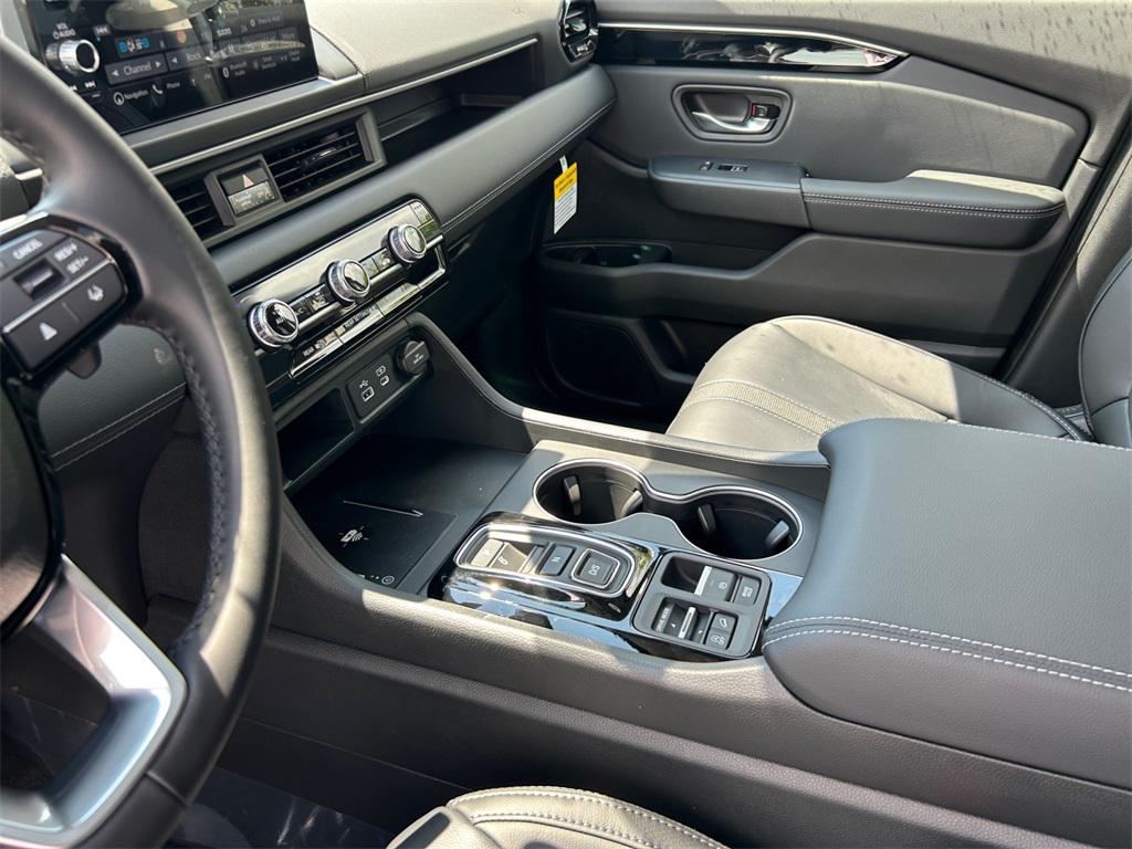 new 2025 Honda Pilot car, priced at $51,050