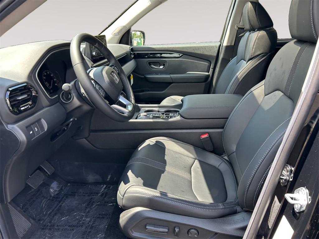 new 2025 Honda Pilot car, priced at $51,050