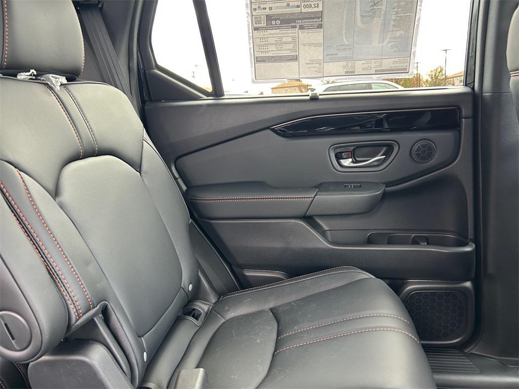 new 2025 Honda Pilot car, priced at $50,895