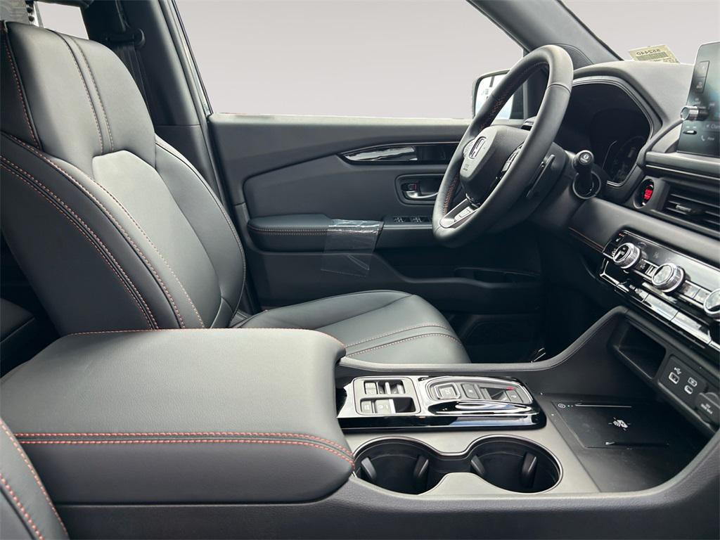 new 2025 Honda Pilot car, priced at $50,895