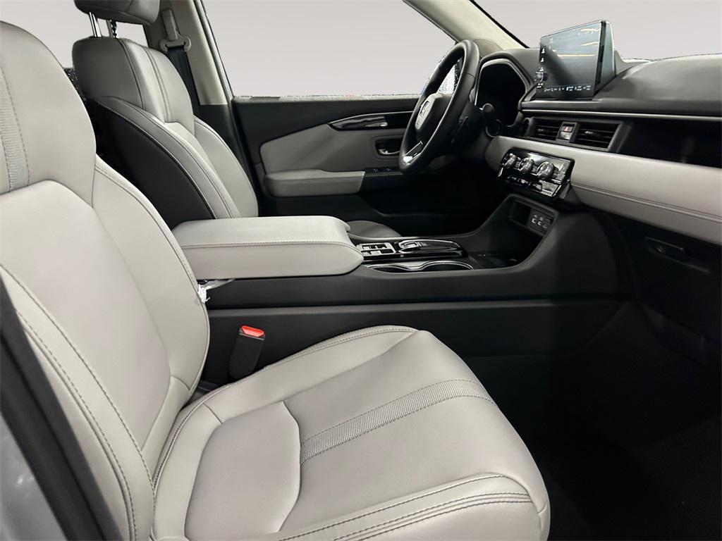 new 2025 Honda Pilot car, priced at $51,095