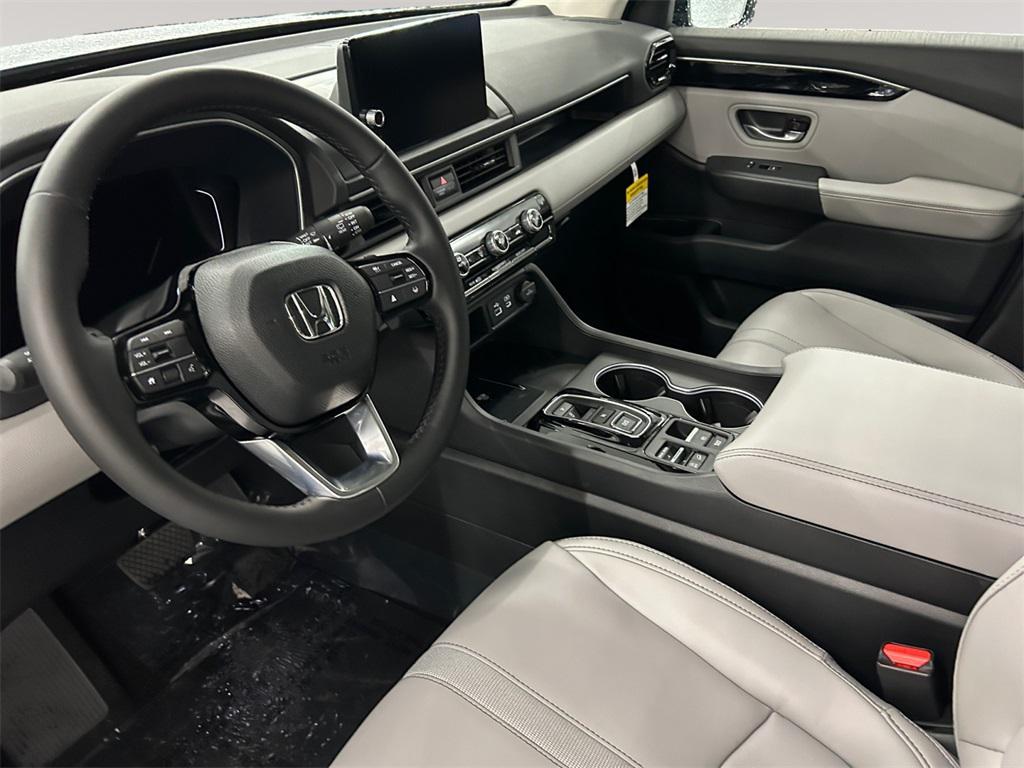 new 2025 Honda Pilot car, priced at $51,095
