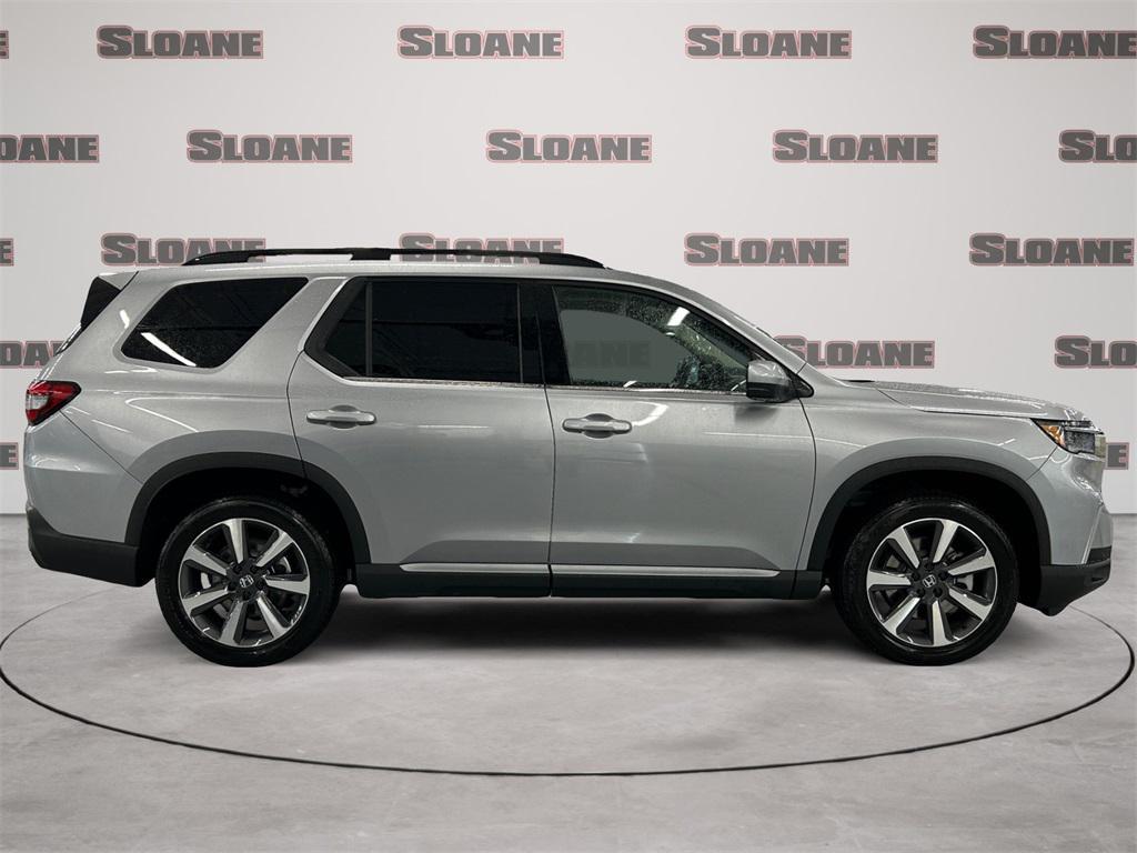 new 2025 Honda Pilot car, priced at $51,095
