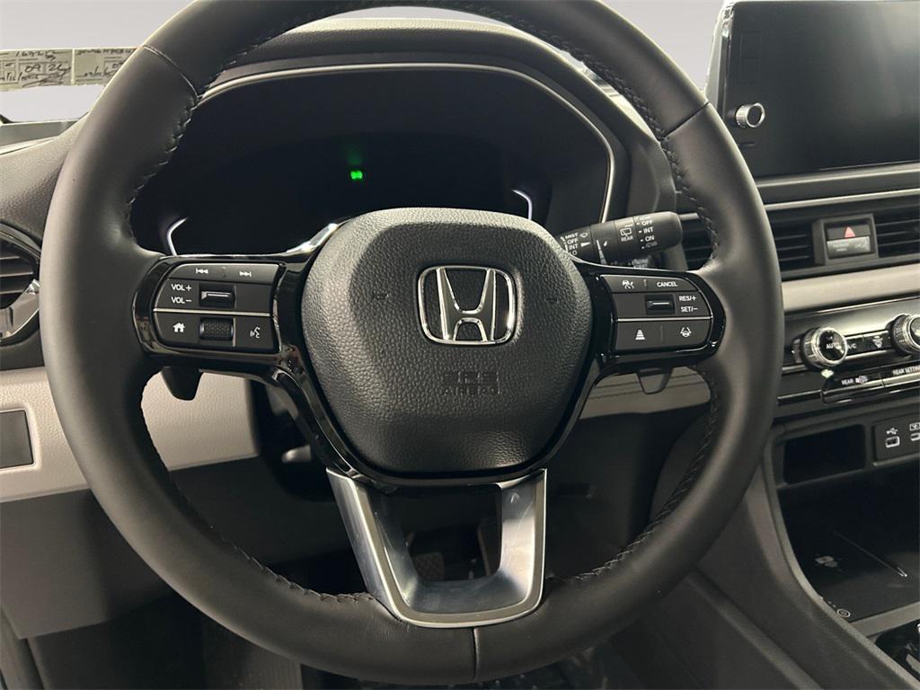 new 2025 Honda Pilot car, priced at $51,095