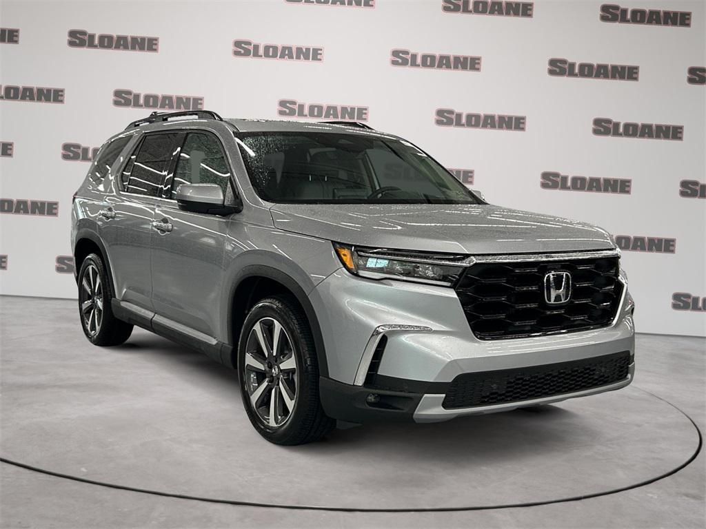 new 2025 Honda Pilot car, priced at $51,095