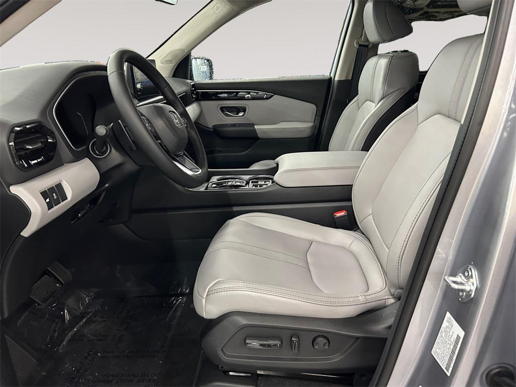 new 2025 Honda Pilot car, priced at $51,095