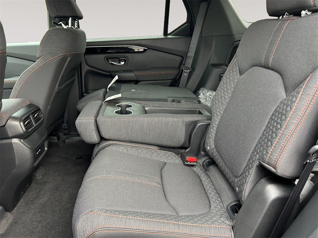 new 2025 Honda Pilot car, priced at $43,795