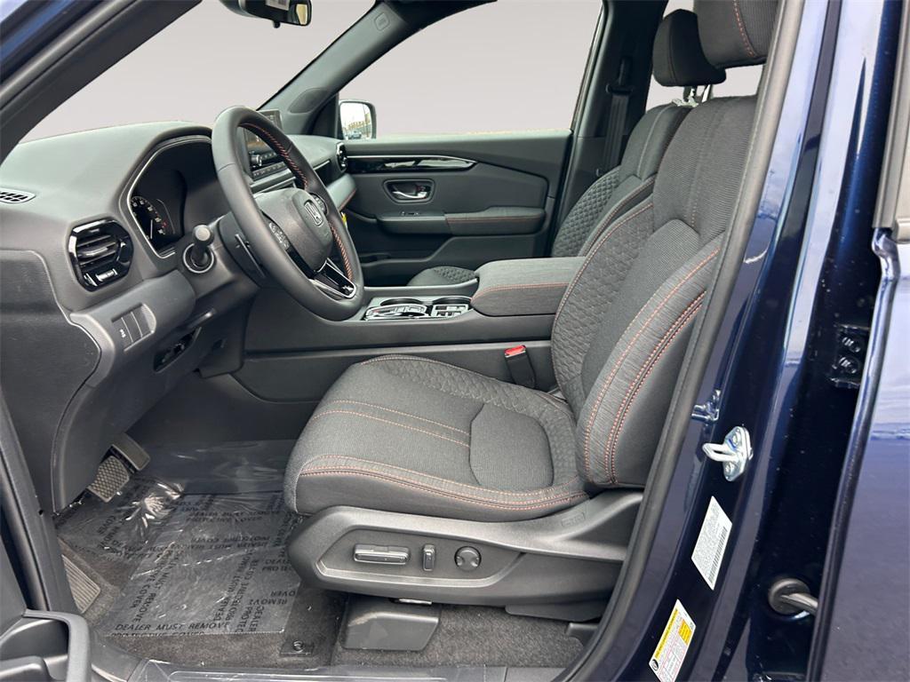 new 2025 Honda Pilot car, priced at $43,795