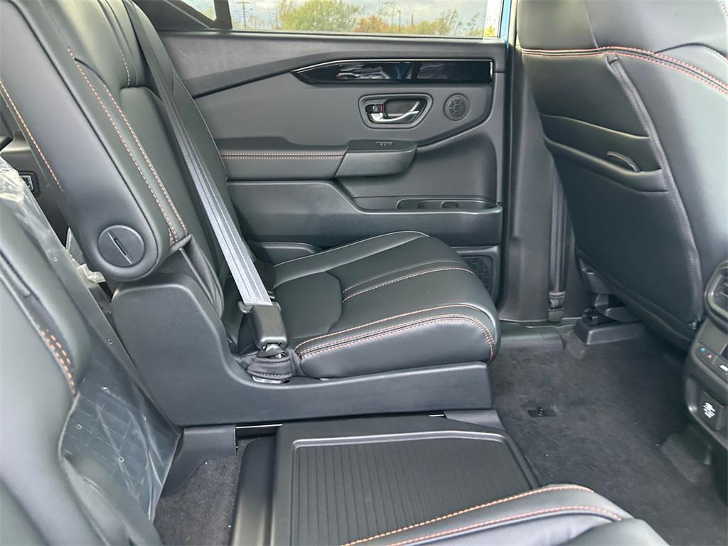 new 2025 Honda Pilot car, priced at $51,350