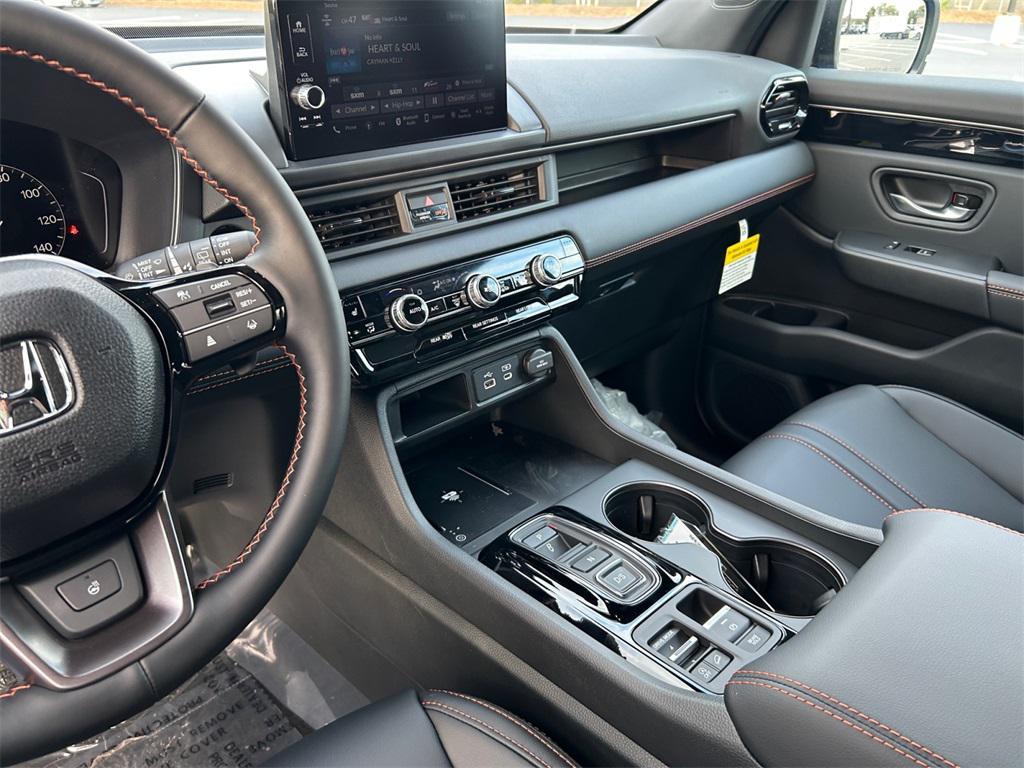 new 2025 Honda Pilot car, priced at $51,350