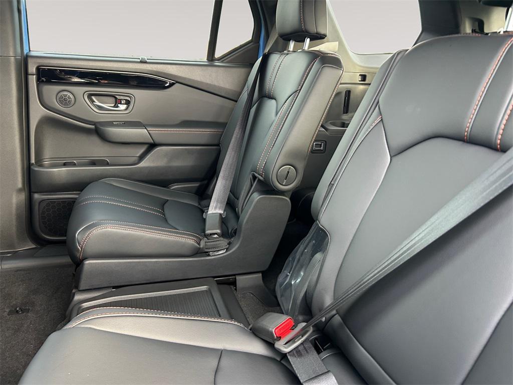 new 2025 Honda Pilot car, priced at $51,350