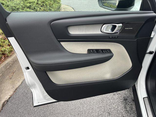 new 2025 Volvo XC40 car, priced at $51,995