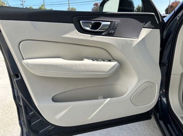 new 2025 Volvo XC60 car, priced at $54,090