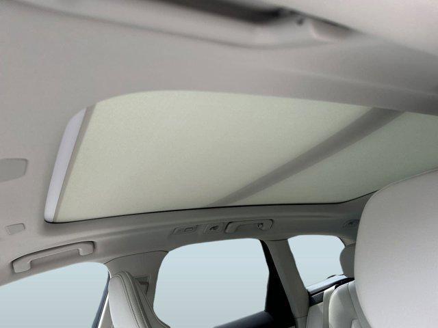 new 2025 Volvo XC60 car, priced at $50,685