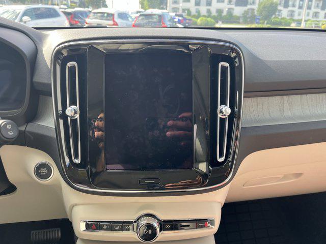 new 2025 Volvo XC40 car, priced at $48,315