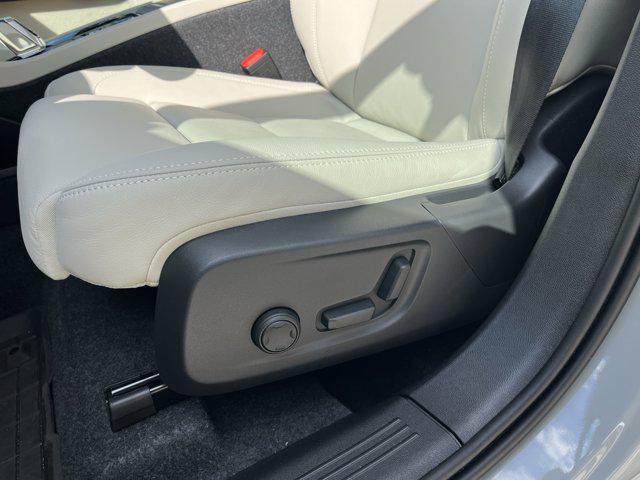 new 2025 Volvo XC40 car, priced at $48,315