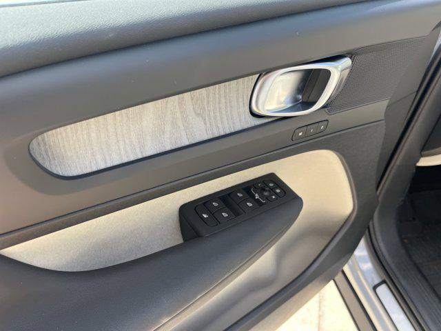 new 2025 Volvo XC40 car, priced at $48,315