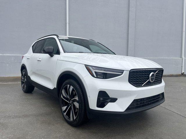 new 2025 Volvo XC40 car, priced at $50,595