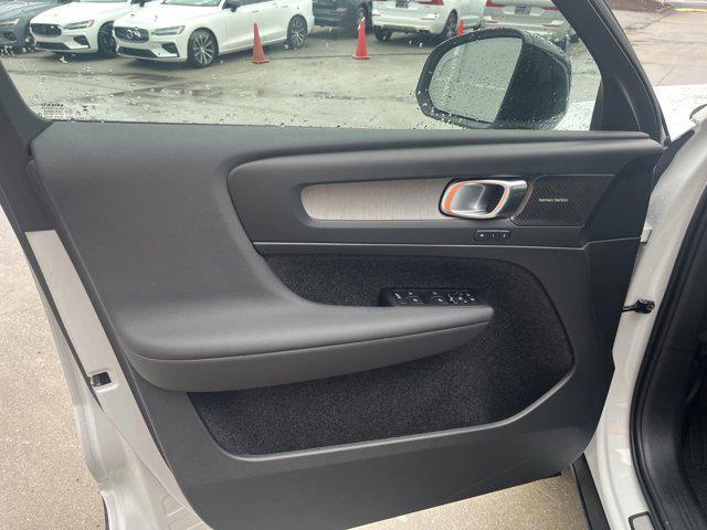 new 2025 Volvo XC40 car, priced at $50,595