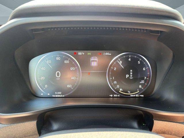 used 2022 Volvo XC40 car, priced at $27,895