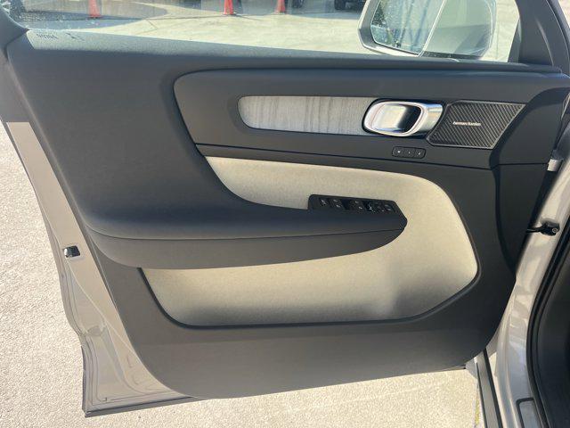 new 2025 Volvo XC40 car, priced at $51,565