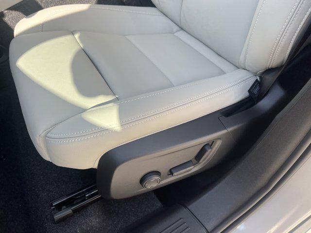 new 2025 Volvo XC40 car, priced at $51,565