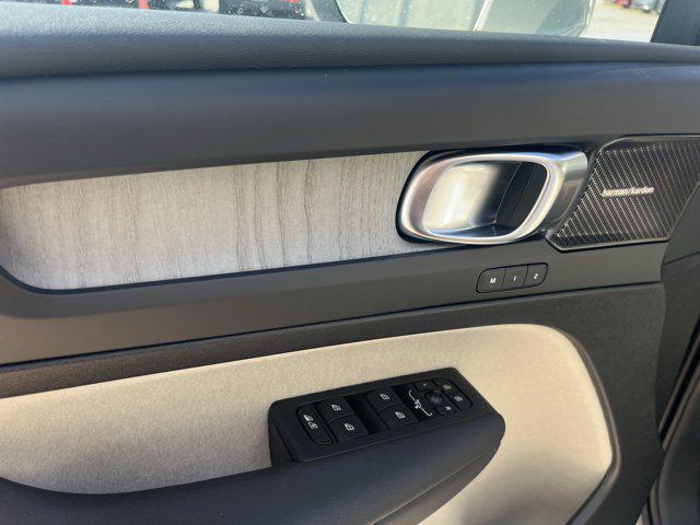 new 2025 Volvo XC40 car, priced at $51,565