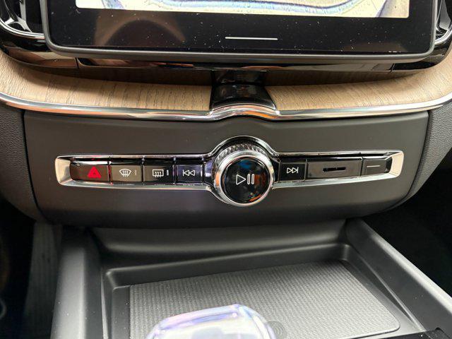 new 2026 Volvo XC60 Plug-In Hybrid car, priced at $69,285