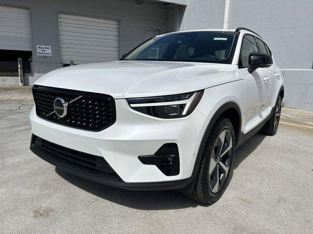 new 2025 Volvo XC40 car, priced at $48,315