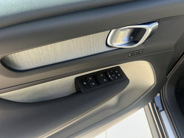 new 2025 Volvo XC40 car, priced at $49,790