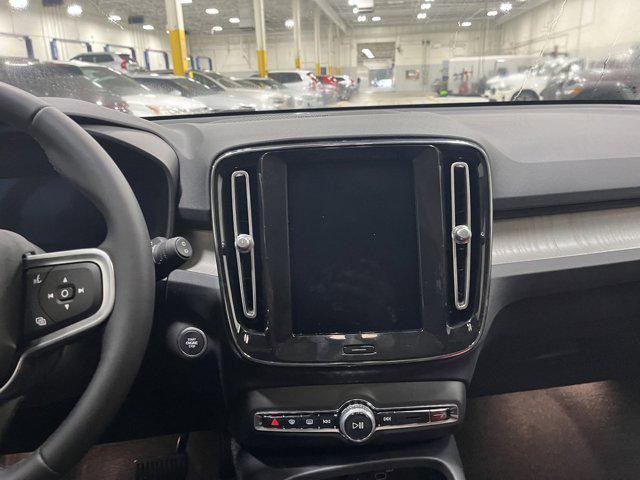 new 2025 Volvo XC40 car, priced at $51,015