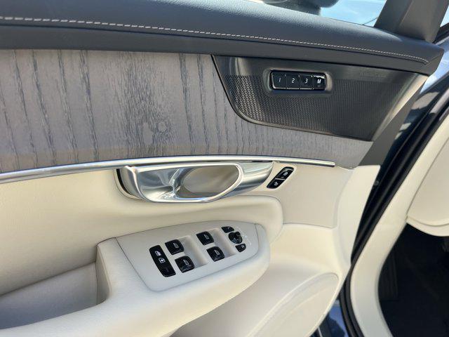new 2025 Volvo XC90 car, priced at $73,145