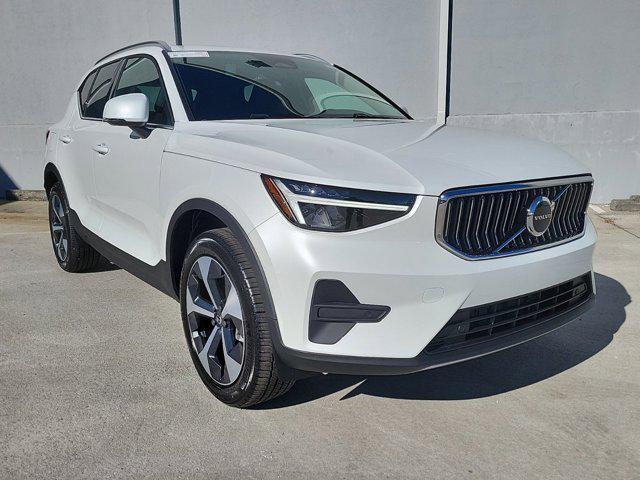 new 2025 Volvo XC40 car, priced at $46,015