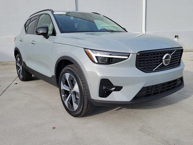 new 2025 Volvo XC40 car, priced at $48,565