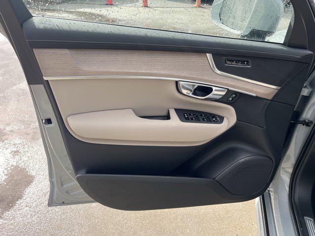 new 2025 Volvo XC90 car, priced at $65,645
