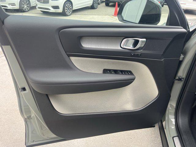 new 2025 Volvo XC60 car, priced at $55,360