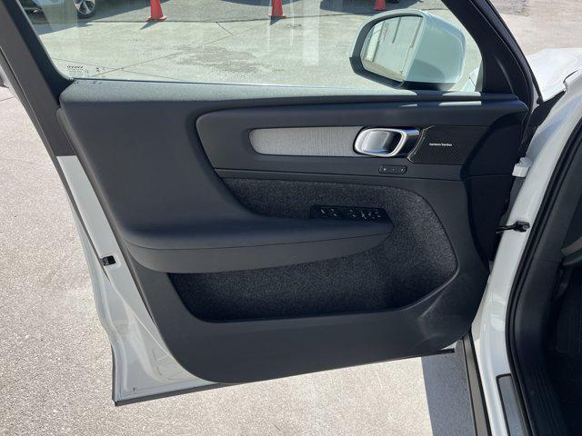 new 2025 Volvo XC40 car, priced at $51,015