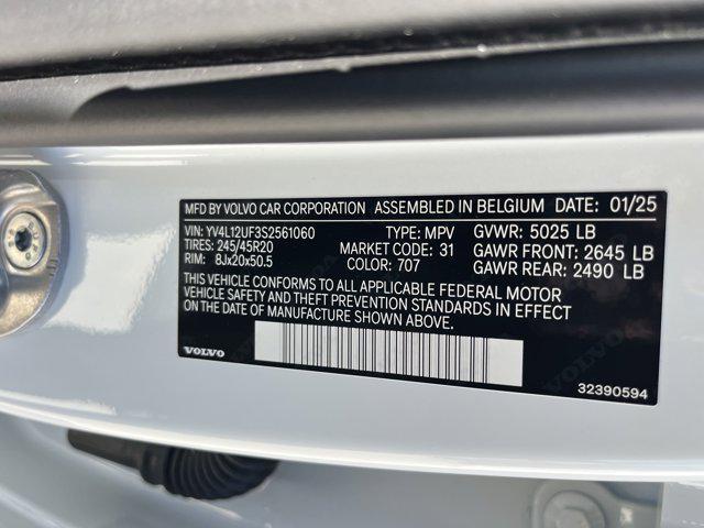 new 2025 Volvo XC40 car, priced at $51,015