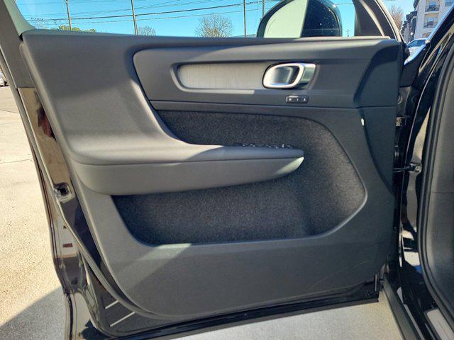 new 2025 Volvo XC40 car, priced at $45,465