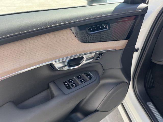 new 2025 Volvo XC90 car, priced at $69,155